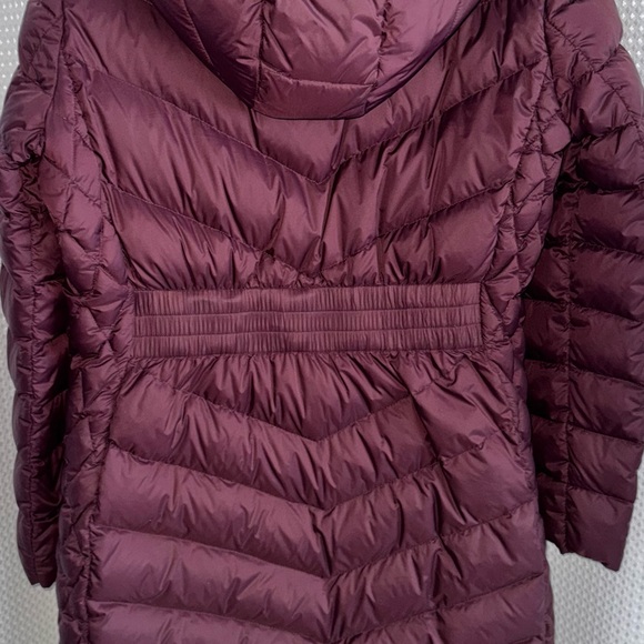 MICHAEL KORS Asymmetrical Packable Down Puffer Coat - Picture 13 of 16